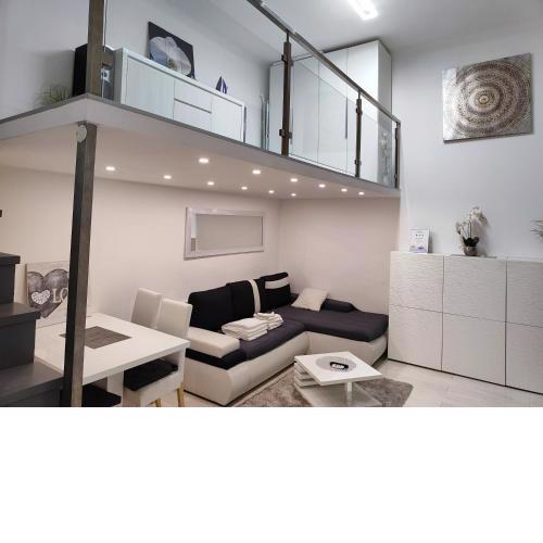IsaBella Budapest Apartment, 80m2 with AC