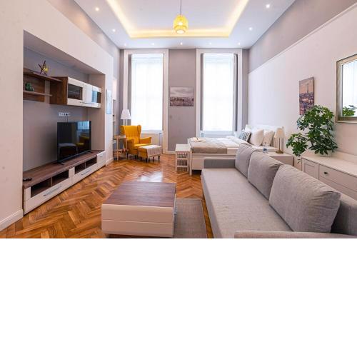 Joy Apartments on Kiraly street