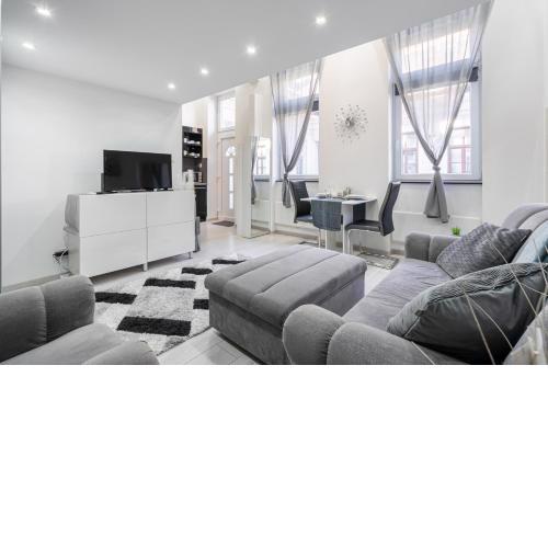 Joyous Era Apartment