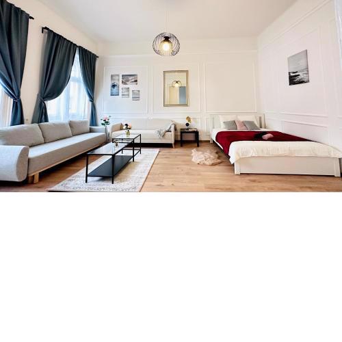 Jozsef 18 Apartment - 5 mins to New York Café