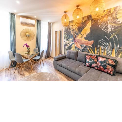Jungle Apartment with 2 Bathrooms