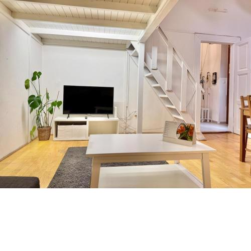 K16 Central Spacious 2BR