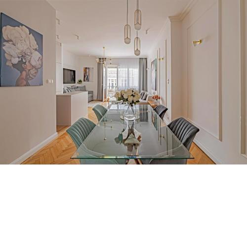 Katie's Home Parliament (85sq, 2 balcony, air-con,2 bedroom+2 bathrooms)