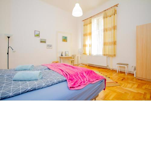 Kelvin's V District 2BR Urban Haven by NW