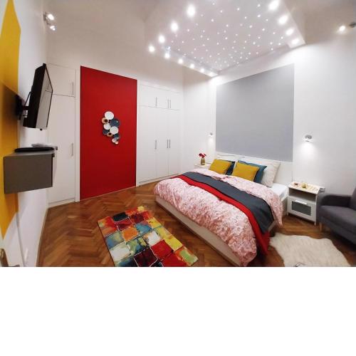 King Bed and Magical Lights in the City Center