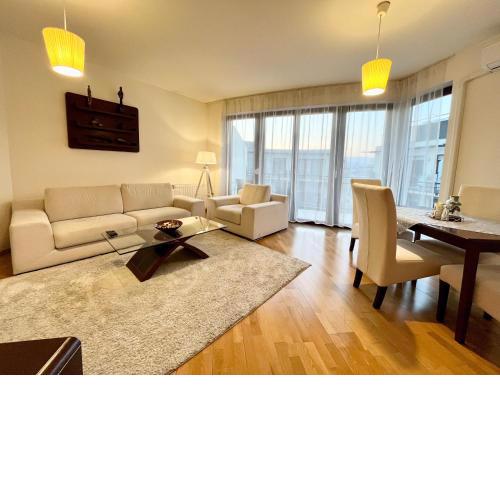 King's Court Apartments – City centre -free garage