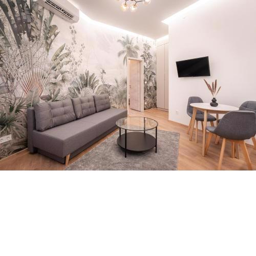 Kl31 - Central Residence - Klauzál Square by BQA
