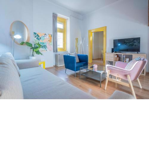 KLAU10 Studio Apartment In Party District.
