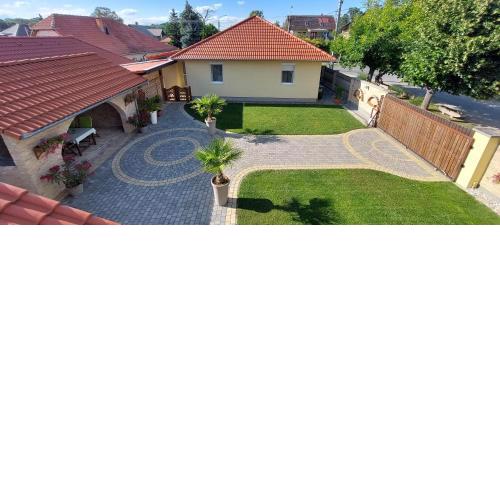 Lexi Guesthouse with EVcharger Balatonboglár
