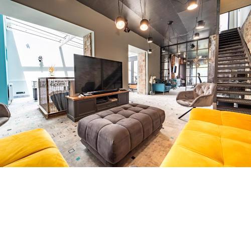 Loft Garden Villa - 4 Br, 3 Ba, Sleeps 10, 7 min to downtown