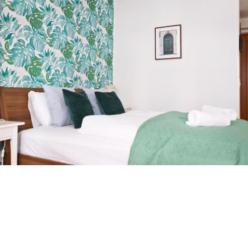 Lovag Studio Apartment