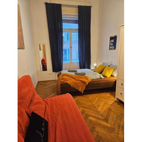 Lovely Riverside Rooms