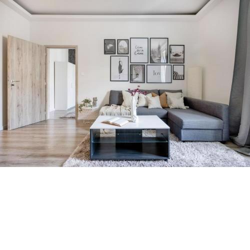 Luxe, Minimal 3DBR APT-Stunning New York Cafe View