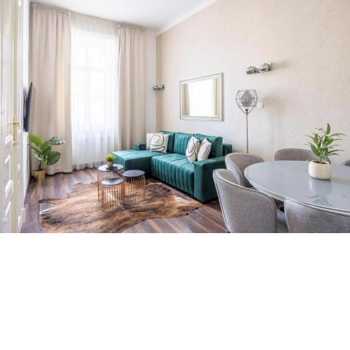 Luxurious Central Elizabeth Grand Suite w' Sauna