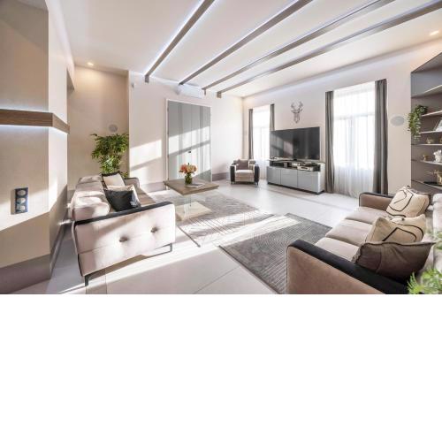 Luxurious High-End Grand Suite on the St Stephen Road