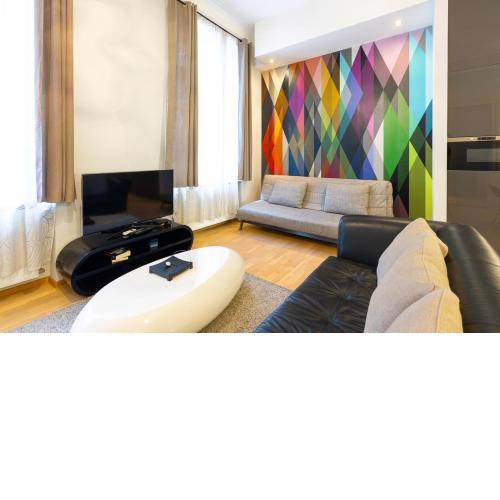 Luxury Apartment with Spacious Livingroom at Opera House