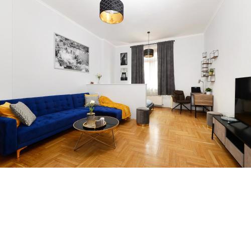 Luxury Central Residence R162