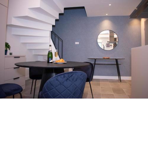 Luxury Cozy 2 BDR Downtown Apt.5