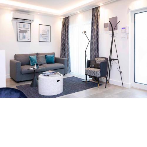 Luxury Cozy 2 BDR Downtown Apt.6