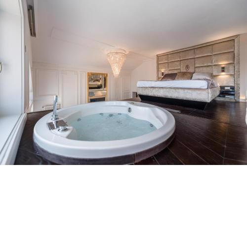 Luxury Suites Down Town