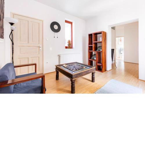 Maharaja Mountain Palace with Free Privat Parking and Garden