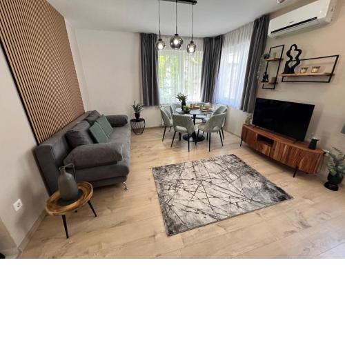 Maple Tree Budget Apartments