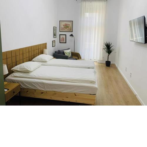 Margaret Boulevard Apartment - with balcony