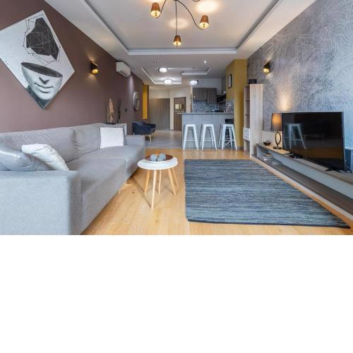 Midtown Artistic Apartment