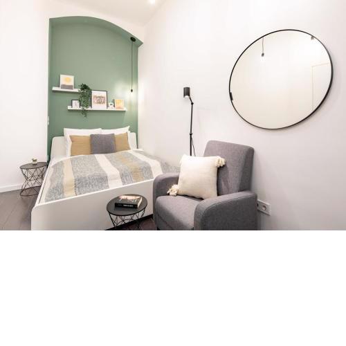Mini - NEW - Elegant Downtown Retreat