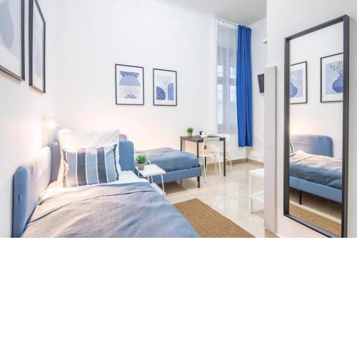 Modern - Central - Simple