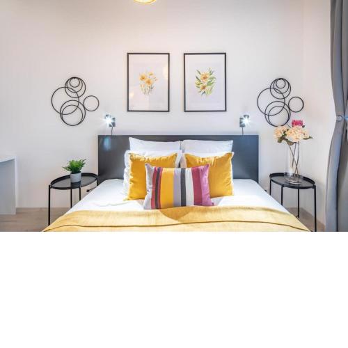 Modern bright central place with terrace