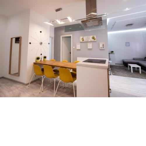 Modern Downtown Retreat at Akácfa 36