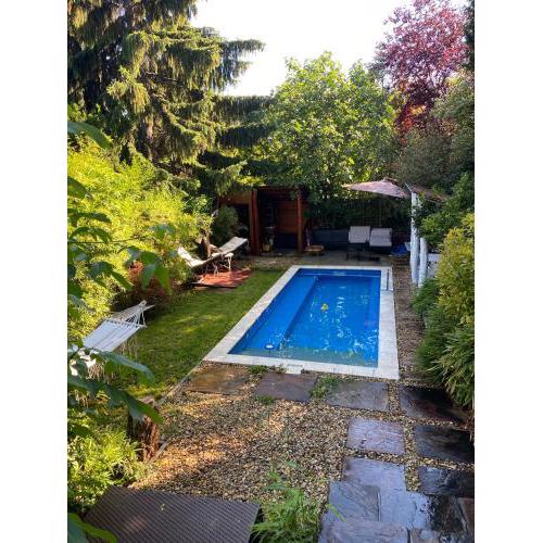 Modern house in central with pool