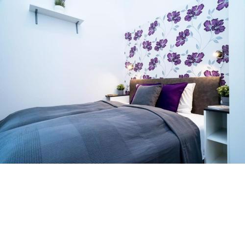 Modern Intimate Studio in the center