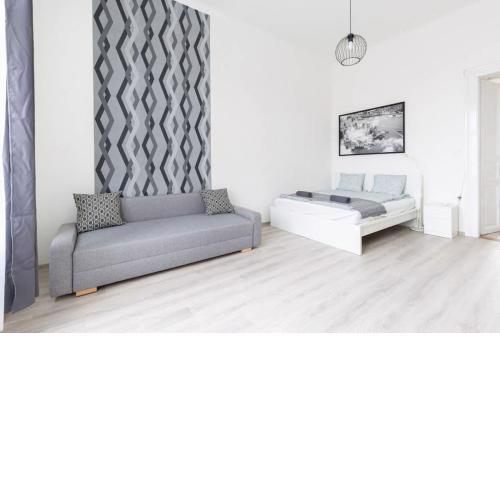 Modern Stay with Desk & Monitor, TV