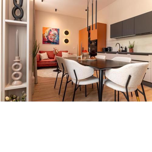 Monroes Deluxe Residence