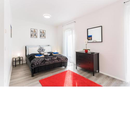 New Blue Danube Apartment with Balcony and Parking