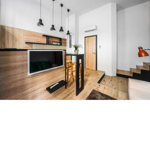 NEW DOB 53/3 CENTER APARTMENT