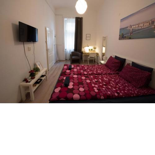 No. 11 Apartment with 2 bathrooms next to railway station