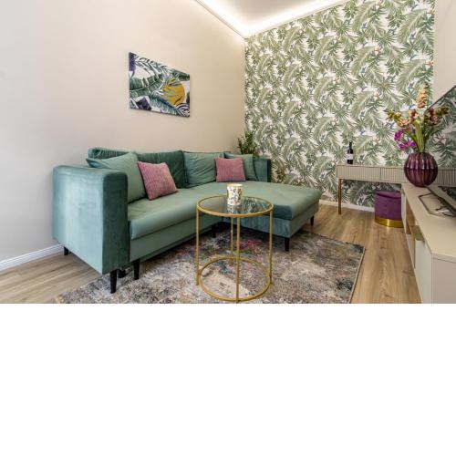 Oasis Apartment On the Broadway with AC