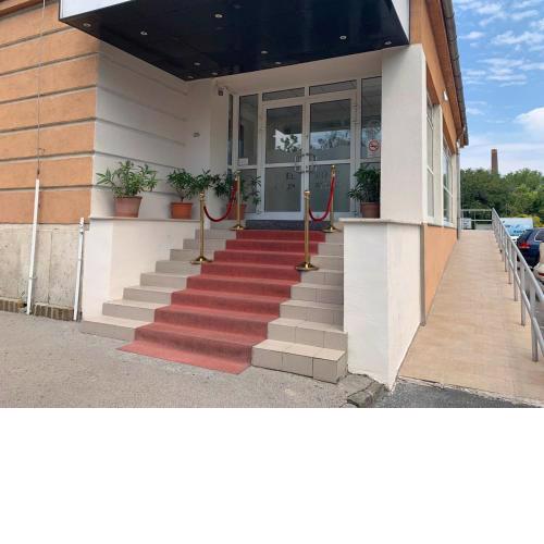 Only 15 minutes to CITY CENTER, FREE SECURE PARKING