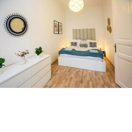 Opera Apartment Budapest with Three Bedroom w AC