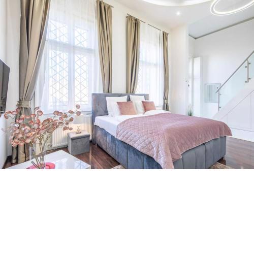 Opera Luxury Studio Apartment