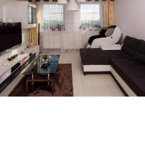 OrangeHomes One bedroom apartment with fireplace