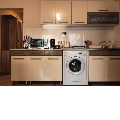 Orczy Forum apartment with free parking