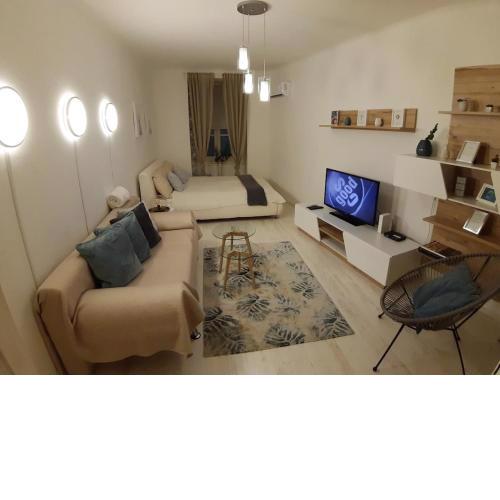 Palace district, Leisurely nest in crowded dwntwn