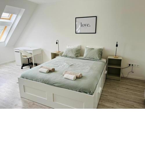 Palace Quarter 1 Peaceful Modern Central Top Floor Apartment