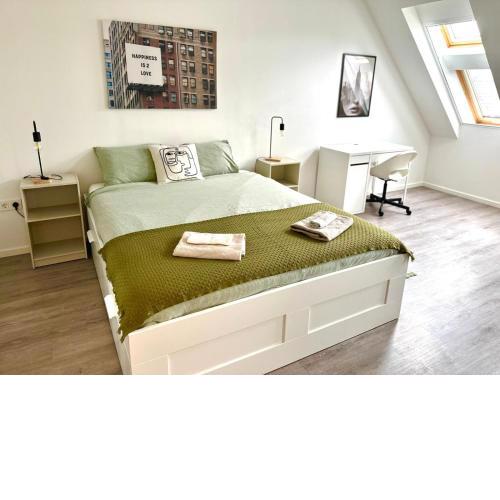 Palace Quarter 2 Peaceful Modern Central Top Floor Apartment