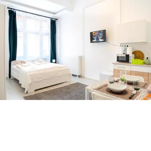 Papnövelde Royal Inn @Inner City