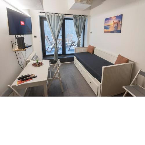 Peaceful Basement Apartment with Terrace & free GYM